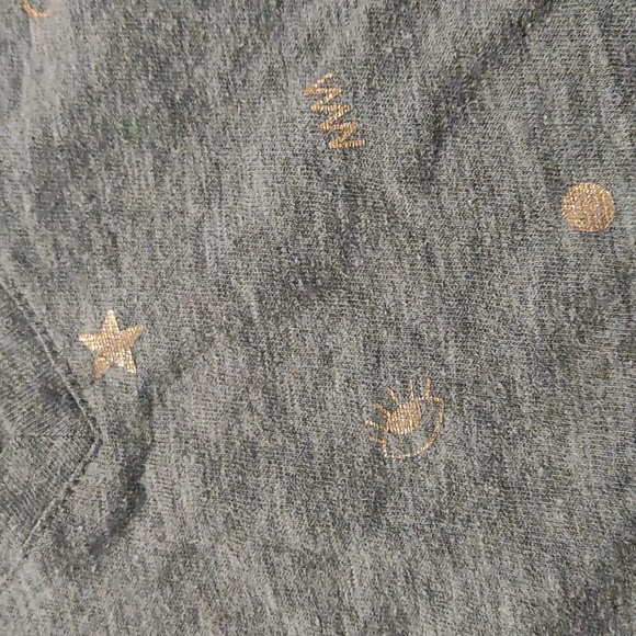 Cat & Jack Girls Long Sleeve Tee Gray with Gold Accents (Size Small 6/6X) - Picture 2 of 3
